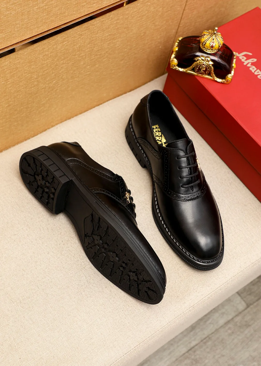Men's shoes 💰462 💐 Product trademark: Ferragamo "Ferragamo" business leather shoes Regular size: 38-44 (45.46🉑️customized) Product materials: Selected imported first-layer calfskin upper, imported water-dyed cowhide leather lining. Strong three-dimensional visual effect, rubber outsole Color: 1⃣️color optional